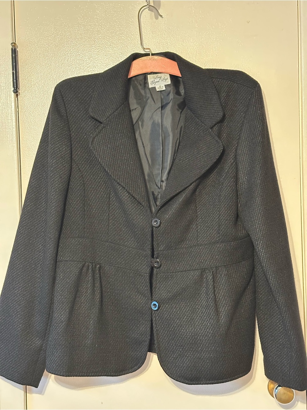 Woman’s Long Elegant Legs Black button down blazer/jacket Size 16 Tall